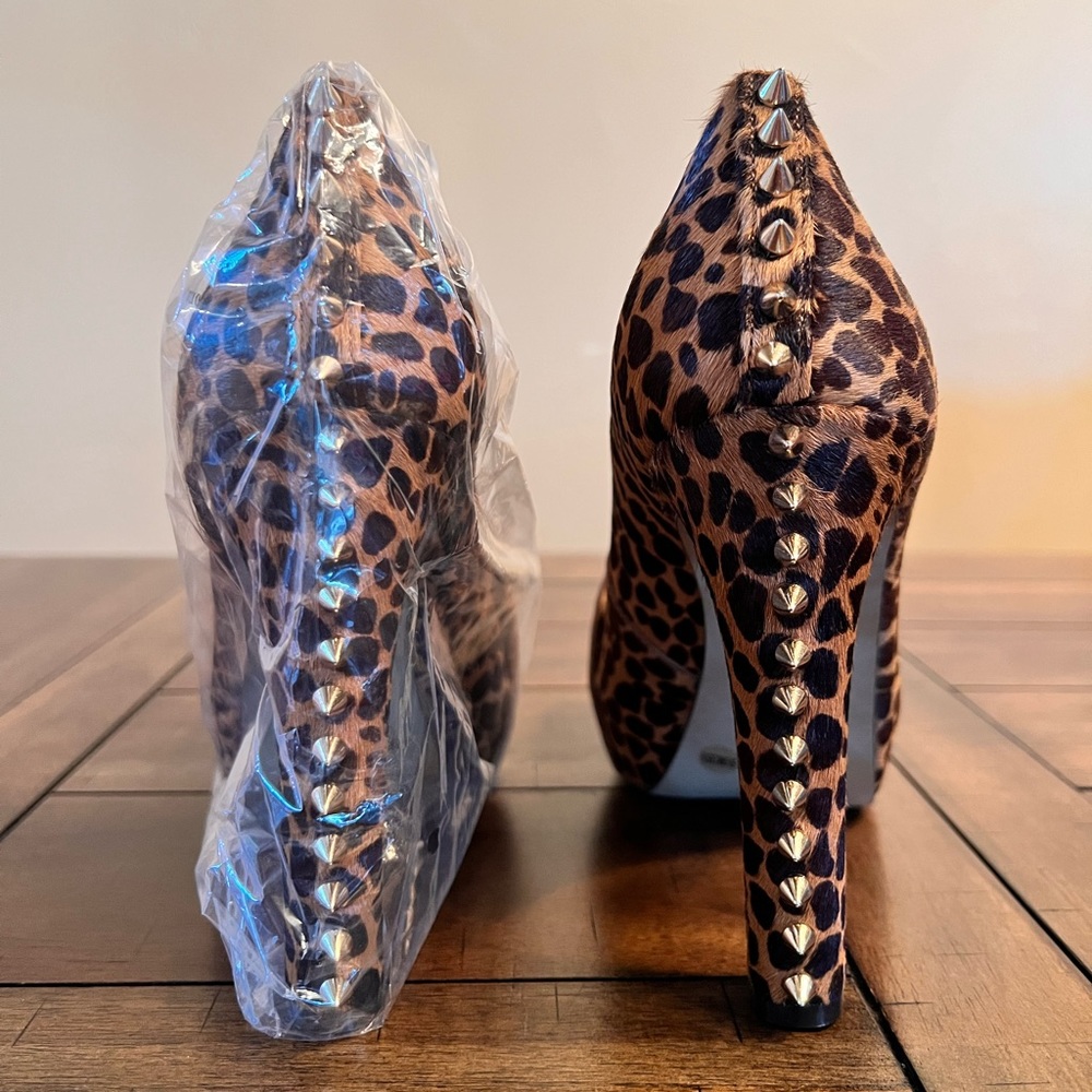 NWOB VINCE COMUTO Animal Print Spike heels